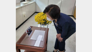 추미애 “조국 대신해 故 김홍영 검사에게 꽃을~”· 曺 “추풍에 檢저항도”