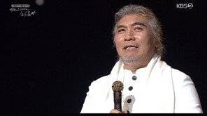 “예인(藝人)에 비하면 부끄러워”…나훈아 발언에 정치권도 ‘후끈’