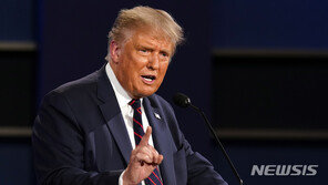 트럼프 “코로나19 검사 받고 자가격리”…호프 힉스 보좌관 확진