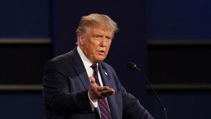 트럼프 대통령 부부, 코로나19 확진 판정…“백악관 초비상“