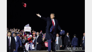 트럼프 코로나 확진 소식에 승리확률 31%까지 급락