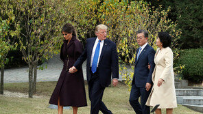 文대통령, 트럼프 부부 확진에 위로전…“빠른 쾌유 기원”