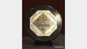 MLB MVP 상패에서 ‘인종차별’ 커미셔너 이름 사라진다