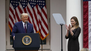 ‘슈퍼전파 이벤트’ 의심받는 백악관 코니 배럿 지명 행사