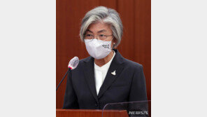 강경화, 남편 미국여행 논란에 “국민은 자제하는데, 송구스러워”