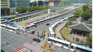 광화문광장 차벽… “집회자유 침해” 반발에 당국 “방역 안전펜스”