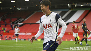 ESPN “예상 못한 손흥민 선발 출전…모리뉴 감독은 행복해”