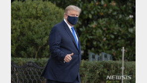 지지율 격차에 초조한 트럼프? 깜짝 외출에…“정신 나간 짓” 비판 쇄도