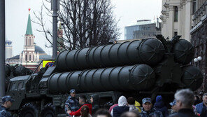 러시아 “美 제재에도 이란에 S-400 판매 검토할 것”