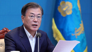 文대통령 “국민 협조에 추석 확진자수 두자릿수 유지”