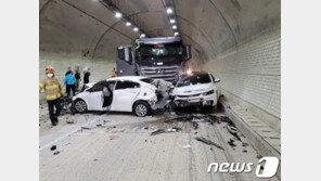 여수 대포터널서 탱크로리·승용차 등 8중 추돌…9명 부상