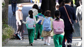 유은혜 “12일부터 등교수업 확대…학교밀집도 기준 내에서”