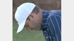 고비마다 눈 감고 퍼트… 홀에 ‘쏙’