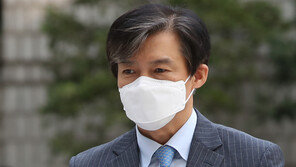 조국 “경찰 차벽 위헌?…사상 초유 ‘코로나’ 전제해야”