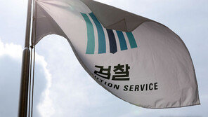 檢, ‘비자금 의혹’ SK네트웍스 압수수색…최신원 회장 자택도