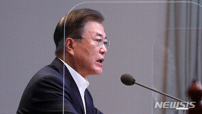 文대통령 “중소·벤처기업, 경제 반등 중심으로 세우겠다”