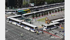 ‘개천절 집회 차단’ 경찰 4명, 코로나 증상…1000명 검사