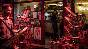 문닫는 파리 술집… 코로나 재확산에 2주 폐쇄 