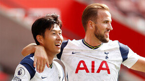 손흥민 도우미 변신한 특급골잡이 케인