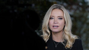 대변인 확진 이어…백악관 언론 담당 4명 코로나19 추가 확진