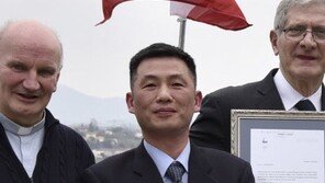 北 피살 사건 이어 조성길 망명…靑, 남북관계 파장 촉각