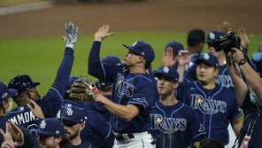 ‘홈런 4방’ 탬파베이, 양키스 잡고 시리즈 원점…최지만 3출루