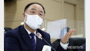 반발에도 ‘3억원 대주주’ 고수하나…홍남기 “3년 전 결정”