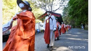 “깨달음에 한 걸음 더 나아가라”…500㎞ 도보 순례 시작