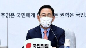 주호영 “식당 50명 괜찮고 차량집회 20명은 위험한가, 그러니 정치방역”