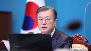 文대통령, 8일 필수 노동자 영상간담회…돌봄 공공성 강조