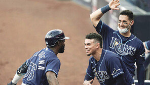 홈런 네방… 받은대로 돌려준 탬파베이