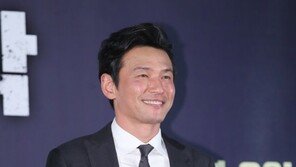 황정민 측 “단순 컨디션 난조로 응급실서 링거 맞고 귀가했을 뿐…이상無”