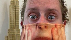 “마스크 잊지 마” 맥컬리 컬킨, ‘나홀로집에’ 마스크로 유쾌한 코로나19 예방