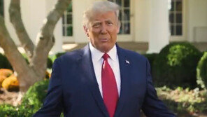 또 실언… 트럼프 “약효 대단, 코로나19 감염은 축복”