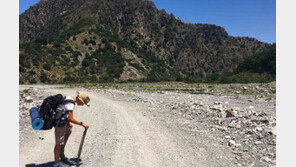 코로나로 하늘길 막히자…할머니댁 2700km 걸어간 손자 [영상]