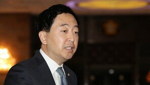 금태섭 “文대통령을 ‘문재앙’이라 부를 수 있어야 민주주의 국가”