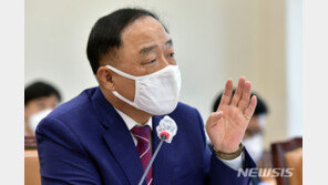 홍남기 “대주주 양도세 기준 지분율 1% 요건 조정 검토”