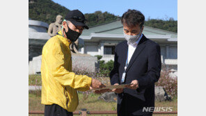 피격 공무원 아들 편지 원본 靑 전달…文대통령 답장 주목