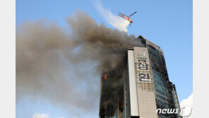 울산 33층 주상복합 화재 9시간째 계속…알루미늄 패널 접착제 ‘가연성’ 추정
