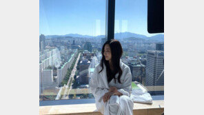 김사랑, 샤워가운 입고 청순 비주얼 자랑 “오늘도 열일중”