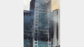 울산 주상복합아파트 10시간째 진화 중, 강풍 탓 잔불