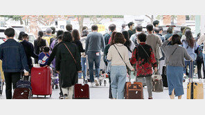 여행객들로 붐비는 제주공항