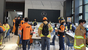 주민들 “소방관은 영웅”… 김밥 보내고 車전시장을 쉼터로 내주고