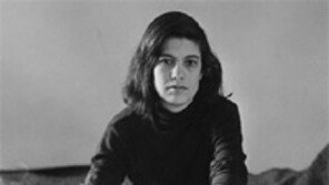 [책의 향기]‘스타 지성인’ 수전 손택의 일대기