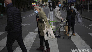 佛 하루 2만6896명 최다 기록…유럽, 코로나 재확산에 방역 조치 강화