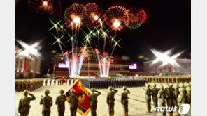 北 사상 최초 심야 열병식…조명·불꽃·LED ‘극장 쇼’는 김여정 작품?