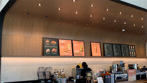 어, 스타벅스 천장 나무가 철재강판이었어?