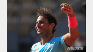 페더러 “나달은 최고의 라이벌…20번째 메이저 우승 축하해”