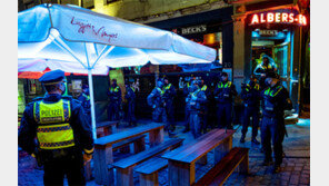 확산세 가팔라진 유럽, 방역 고삐 다시 죈다