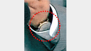 경제난 ‘주민 고통’ 말하면서 손목엔 명품 추정 금색 시계